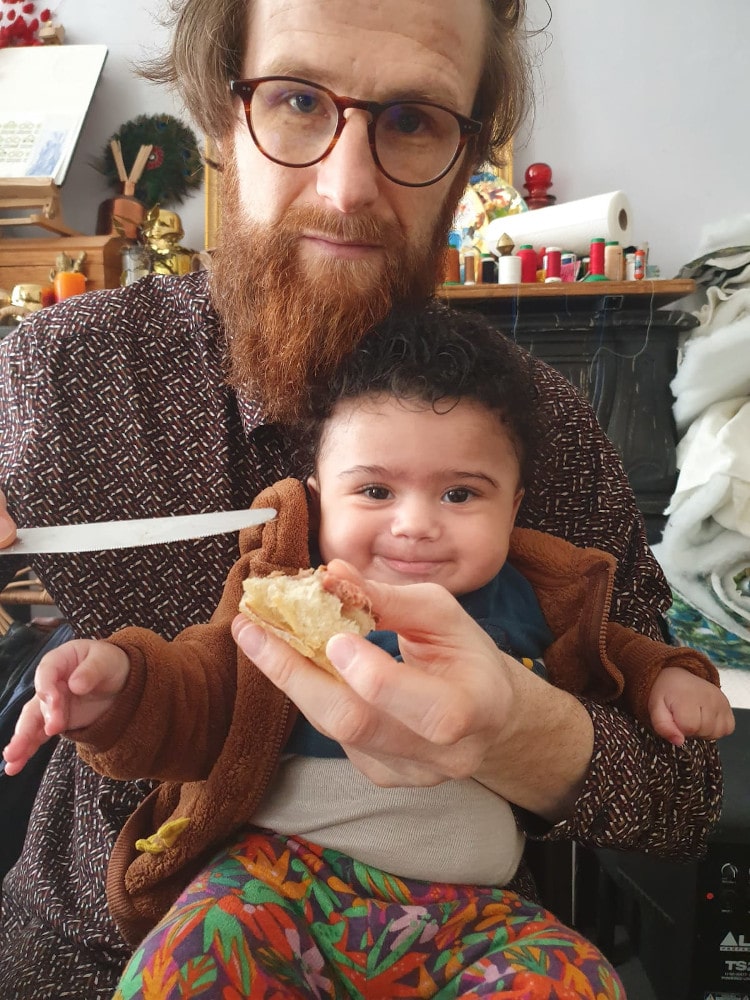 Adao et Marc pendant qu'il mange de la rillette