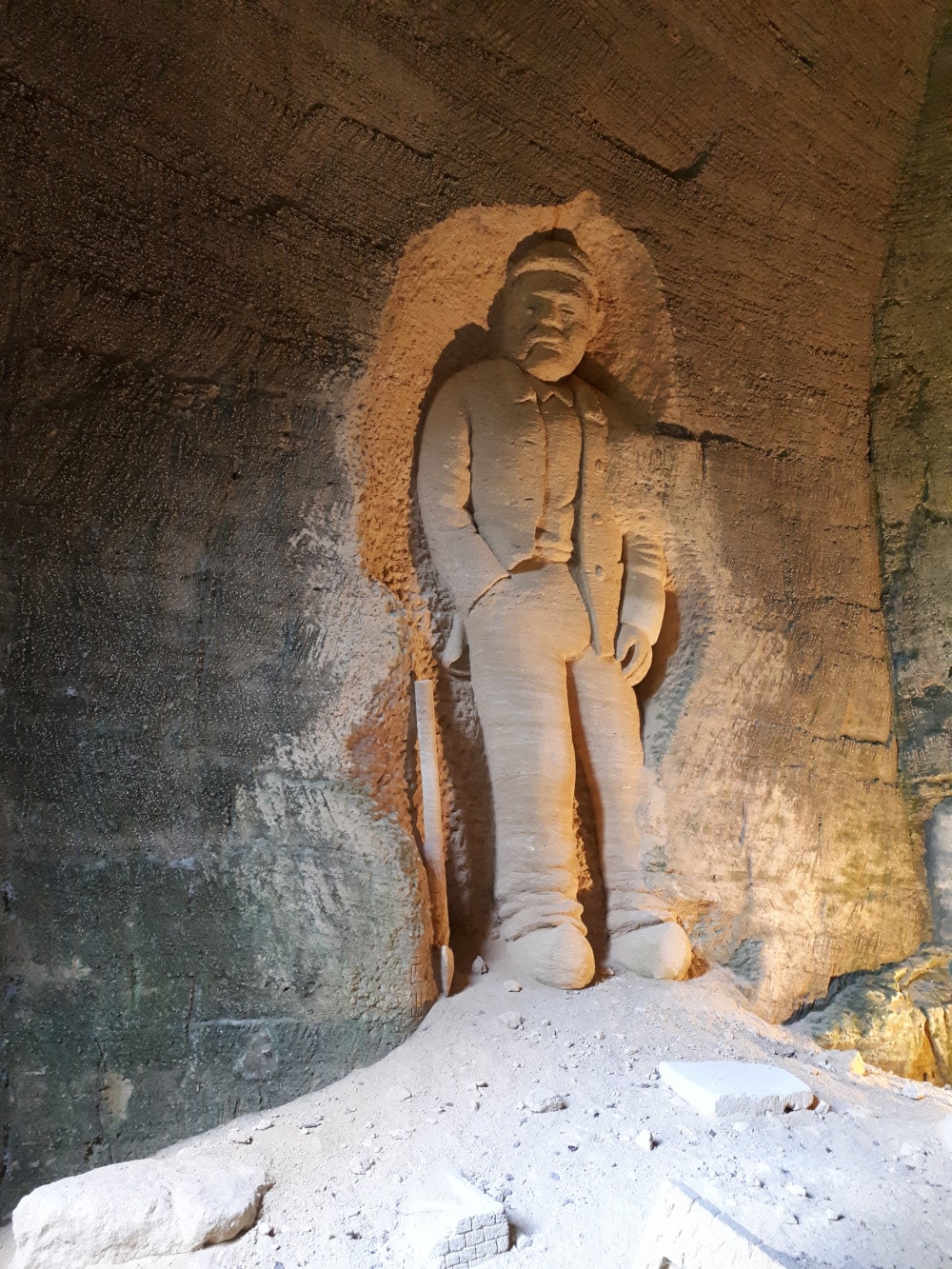 Sculture géante d'un mineur