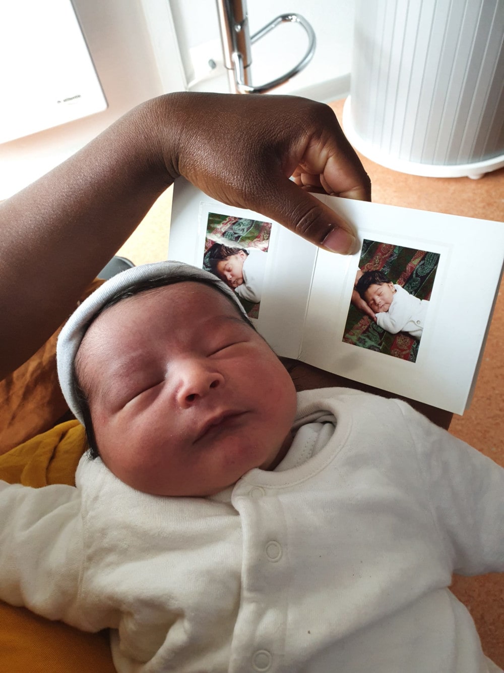 Silë comparé avec les photos de maternité d'Adao