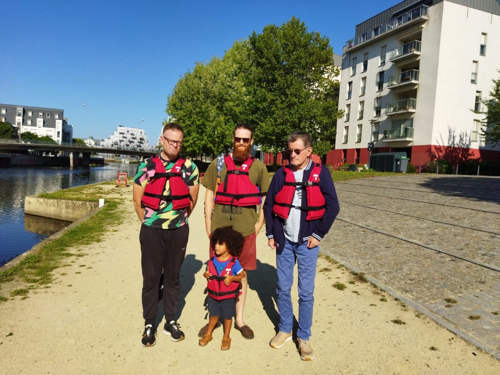 On prend la pose avec nos gilets de sauvetage