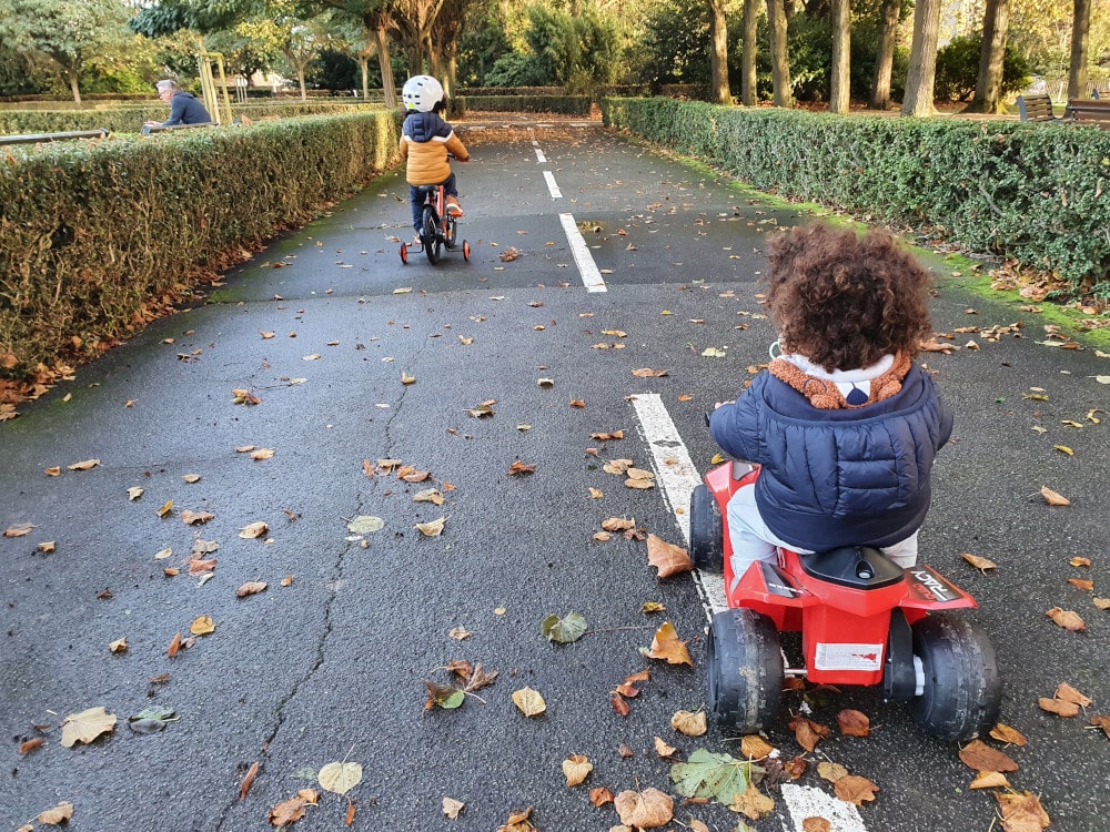 A vélo et en quad sur le circuit