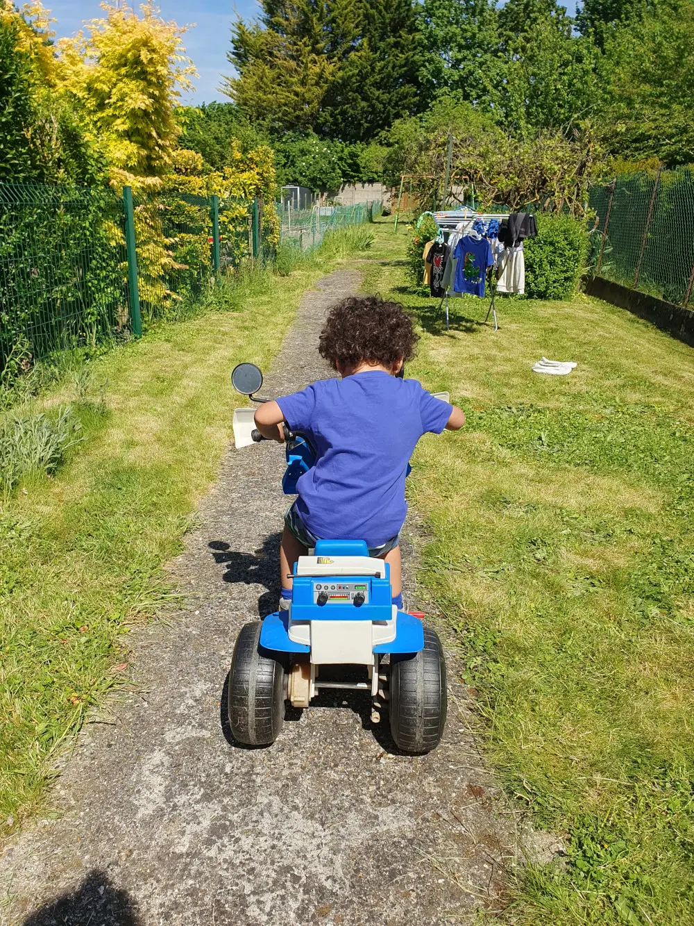 Siloê sur la moto de Police